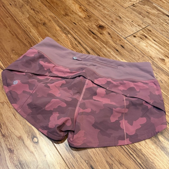 lululemon speed up shorts size 4 reddish pink camo pattern like new never worn - Picture 4 of 7